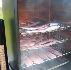 Bradley Digital Smoker 6-Rack / Elektro Räucherofen -Grill Mit Freu Geschaft 13237 Bradley Smoker Fisch roh