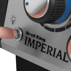 Broil King Imperial 590 IR Black Gasgrill - Modell 2023 - SMART Deal Inkl. Grillfürst Grill Control 25 Broil King Imperial 590 IR Black Gasgrill - Modell 2023 - SMART Deal Inkl. Grillfürst Grill Control -Grill Mit Freu Geschaft Broil King Imperial 590 IR Beleuchtung Knopf