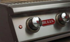 BULL Diablo - Gasgrill Mit Infrarot Backburner Und Rotisserie -Grill Mit Freu Geschaft Bull Diablo Standgeraet Bedienknoepfe 6248CEBU Stand