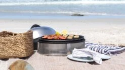 Cobb Grill Supreme Deluxe 2.0 Holzkohlegrill - Modell 2023 -Grill Mit Freu Geschaft Cobb Grill Supreme Deluxe 2 0 Strand