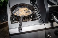 Grillfürst G410G 4-Brenner Gasgrill Mit Hochtemperaturbrenner Und Gusseisen Rosten - X-DEAL Inkl. Zubehörpaket -Grill Mit Freu Geschaft Grillfuerst Gasgrill G410G Gusspfanne Steakzone