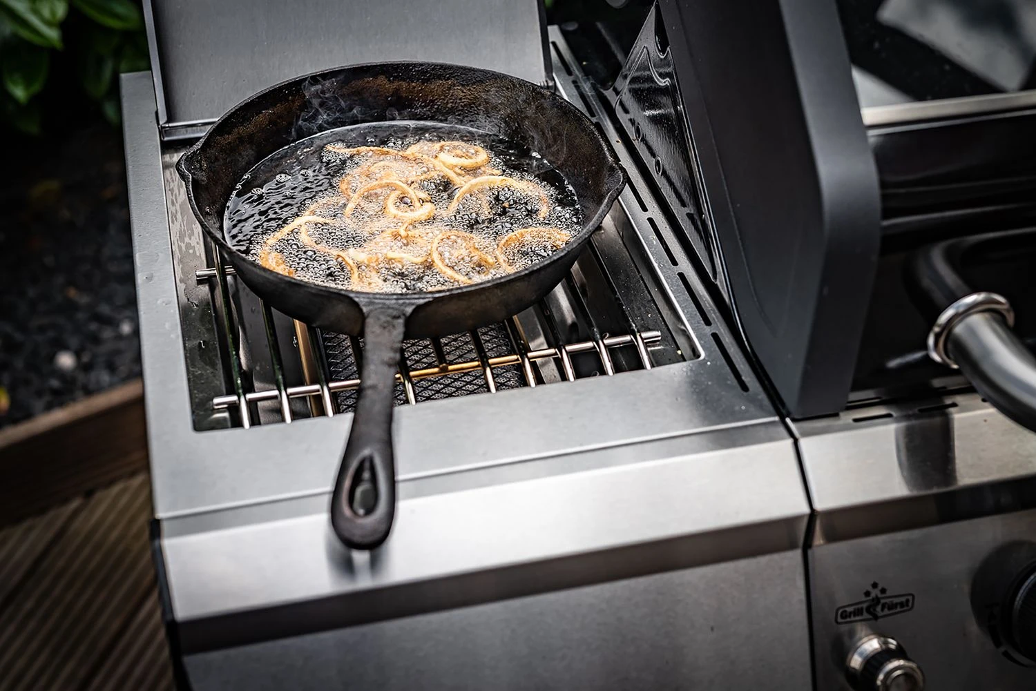 Grillfürst G520G 5-Brenner Gasgrill Mit Hochtemperaturbrenner, Heckbrenner Und Gusseisen Rosten - X-DEAL Inkl. Zubehörpaket 18 Grillfürst G520G 5-Brenner Gasgrill Mit Hochtemperaturbrenner, Heckbrenner Und Gusseisen Rosten - X-DEAL Inkl. Zubehörpaket – Bild 18