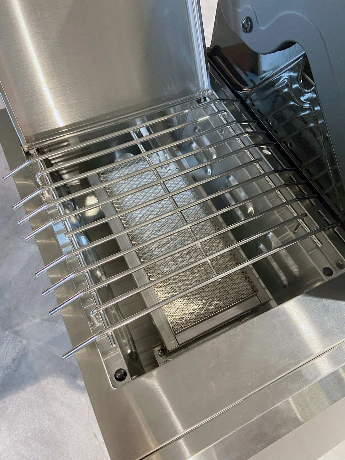 Grillfürst G520G 5-Brenner Gasgrill Mit Hochtemperaturbrenner, Heckbrenner Und Gusseisen Rosten - X-DEAL Inkl. Zubehörpaket 10 Grillfürst G520G 5-Brenner Gasgrill Mit Hochtemperaturbrenner, Heckbrenner Und Gusseisen Rosten - X-DEAL Inkl. Zubehörpaket – Bild 10