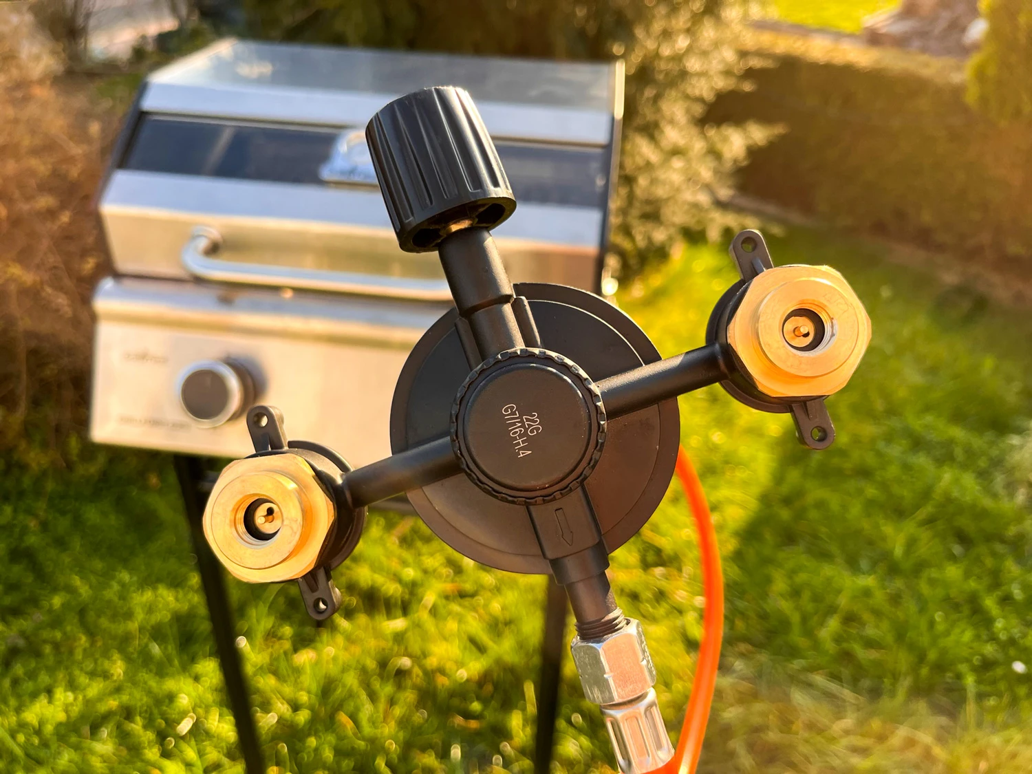 Grillfürst Kombi Kartuschen-Druckregler 50 Mbar - Für Den Anschluss Von 2 Gaskartuschen 1 Grillfürst Kombi Kartuschen-Druckregler 50 Mbar - Für Den Anschluss Von 2 Gaskartuschen