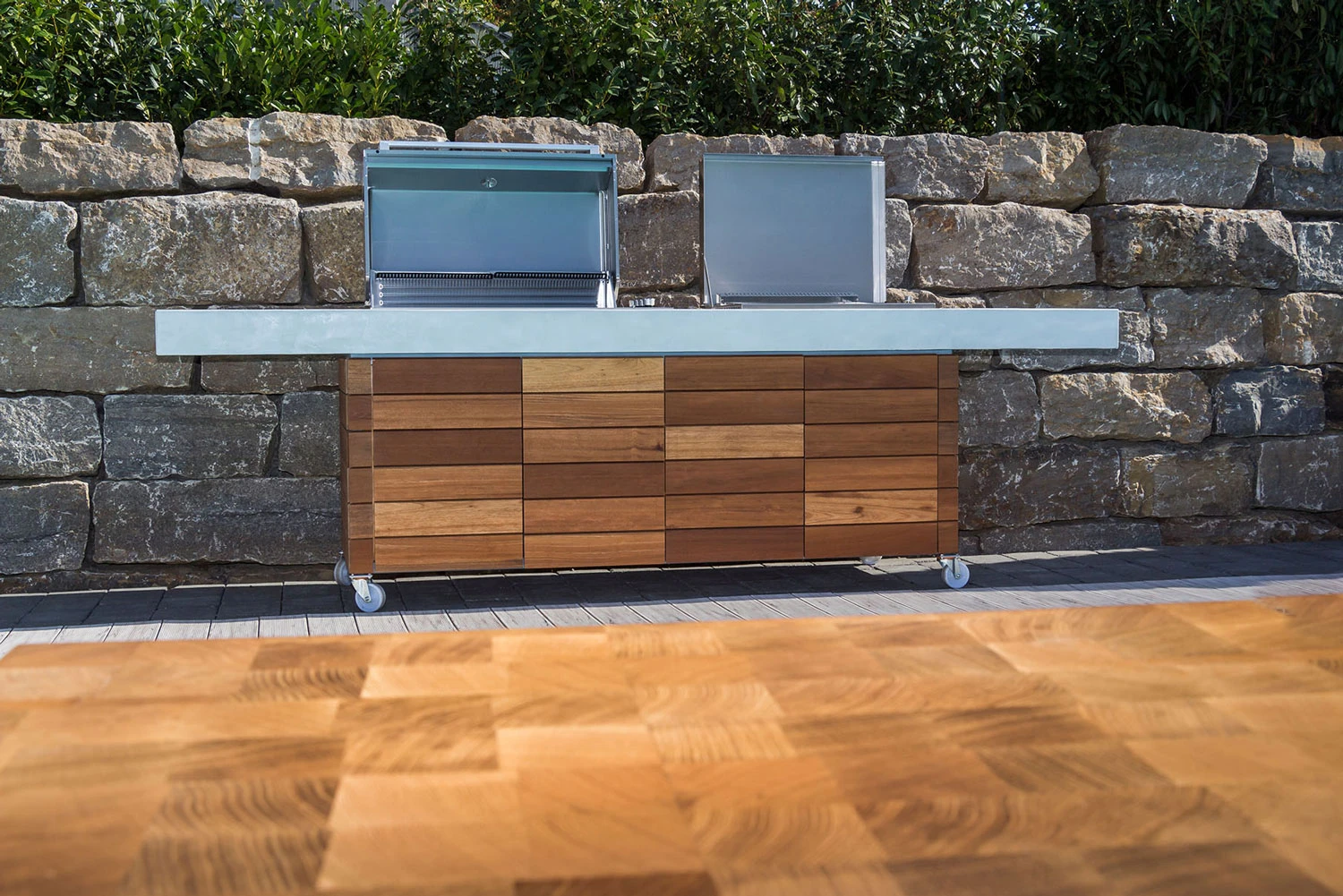 Grillfürst Outdoor Küche Mit Beton-Arbeitsplatte Und HPL-Unterschrank - Mit Edler Holzverkleidung (300 Cm X 80 Cm) - Mit Einbaugrill Und Planchagrill 1 Grillfürst Outdoor Küche Mit Beton-Arbeitsplatte Und HPL-Unterschrank - Mit Edler Holzverkleidung (300 Cm X 80 Cm) - Mit Einbaugrill Und Planchagrill