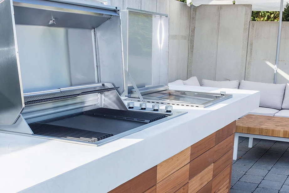 Grillfürst Outdoor Küche Mit Beton-Arbeitsplatte Und HPL-Unterschrank - Mit Edler Holzverkleidung (300 Cm X 80 Cm) - Mit Einbaugrill Und Planchagrill 2 Grillfürst Outdoor Küche Mit Beton-Arbeitsplatte Und HPL-Unterschrank - Mit Edler Holzverkleidung (300 Cm X 80 Cm) - Mit Einbaugrill Und Planchagrill – Bild 2