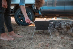 Knister Grill Small - Holzkohle Kompaktgrill -Grill Mit Freu Geschaft Knister Grill Campinggrill Beine Wiese