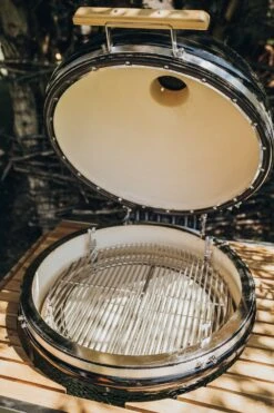 Monolith Grill LeCHEF BBQ GURU - PRO-Serie 2.0 Schwarz - MIT Gestell Und Seitentischen - Inkl. DigiQ Controller Set -Grill Mit Freu Geschaft Monolith Le Chef Deckel offen Keramikgrill 4