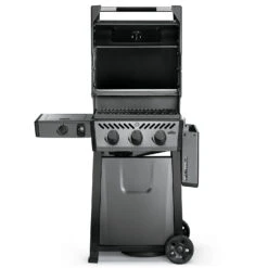 Napoleon Freestyle 365 Gasgrill, Graphit - Mit Seitenbrenner - Modell 2023 - X-DEAL Inkl. Drehspiess -Grill Mit Freu Geschaft Napoleon Freestyle 365 SB front Seite abgeklappt