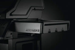 Napoleon Freestyle 365 Gasgrill, Graphit - Mit Sizzle Zone - Modell 2023 -Grill Mit Freu Geschaft Napoleon Freestyle Seitenablage Besteckhaken 3