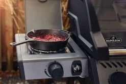 Napoleon Freestyle 365 Gasgrill, Graphit - Mit Seitenbrenner - Modell 2023 - X-DEAL Inkl. Drehspiess -Grill Mit Freu Geschaft Napoleon Freestyle Seitenbrenner