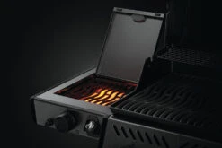 Napoleon Freestyle 365 Gasgrill, Graphit - Mit Sizzle Zone - Modell 2023 -Grill Mit Freu Geschaft Napoleon Freestyle Sizzle Zone Infrarotbrenner Seitenablage