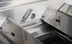 Napoleon Prestige Pro 825-3 Edelstahl Gasgrill Inkl. Drehspieß Und Bodenbeleuchtung + Gratis Napoleon TravelQ PRO285 Kompakt Gasgrill -Grill Mit Freu Geschaft Napoleon Prestige Pro SearPlates Brennerabdeckung 02