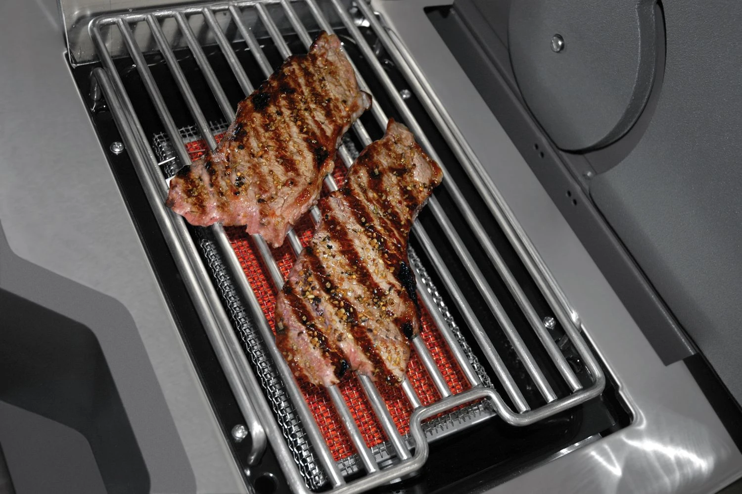 Napoleon Prestige Pro 665-3 Edelstahl Gasgrill Inkl. Drehspieß - X-DEAL Inkl. Napoleon Holzkohlegrill Kugelgrill Ø 57cm 6 Napoleon Prestige Pro 665-3 Edelstahl Gasgrill Inkl. Drehspieß - X-DEAL Inkl. Napoleon Holzkohlegrill Kugelgrill Ø 57cm – Bild 6