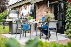 Napoleon Rogue SE 425 Edelstahl Gasgrill Mit Sizzle Zone Und Heckbrenner - Modell 2023 -Grill Mit Freu Geschaft Napoleon Rogue SE 425 Gasgrill Edelstahl Lifestyle