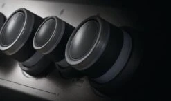 Napoleon Rogue SE 425 Edelstahl Gasgrill Mit Sizzle Zone Und Heckbrenner - Modell 2023 -Grill Mit Freu Geschaft Napoleon Rogue SE Drehknoepfe 1