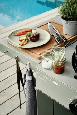 Outdoorchef Gas Kugelgrill Arosa 570 G Evo Grey Steel -Grill Mit Freu Geschaft Outdoorchef Arosa 570G EVO grey steel Detail Besteckhalter