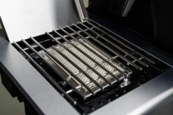 Outdoorchef Dualchef 425 G BZ Gasgrill Mit Blazing Zone Infrarotbrenner + DGS Gusseisen Grillrost 2 Stk.+ DGS Gemüse Grillrost 2 Stk. -Grill Mit Freu Geschaft Outdoorchef Dualchef 425G BZ Detail Blazing Zone