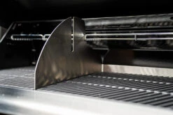 Outdoorchef Dualchef 425 G BZ Gasgrill Mit Blazing Zone Infrarotbrenner + DGS Gusseisen Grillrost 2 Stk.+ DGS Gemüse Grillrost 2 Stk. -Grill Mit Freu Geschaft Outdoorchef Dualchef 425G BZ Detail Zone Divider