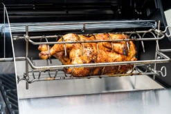 Outdoorchef Dualchef 425 G BZ Gasgrill Mit Blazing Zone Infrarotbrenner + DGS Gusseisen Grillrost 2 Stk.+ DGS Gemüse Grillrost 2 Stk. -Grill Mit Freu Geschaft Outdoorchef Dualchef 425G BZ Heat Diffuser Grillhaehnchen