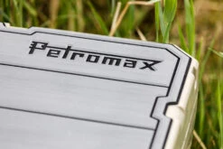 Petromax Haft-Auflage Für Kühlbox Kx25 Grau Mit Linien -Grill Mit Freu Geschaft Petromax Haftauflage Kuehlbox grau Linien Detail 1