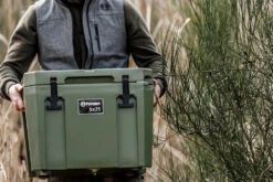 Petromax Kühlbox 25 Liter Oliv - Inkl. Sitzkissen, Haft-Unterlage Und Einsatzkorb -Grill Mit Freu Geschaft Petromax Kuehlbox kx25 oliv anwendung