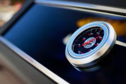 Rösle Videro G4-S VARIO+ Schwarz Gasgrill - FC Bayern Edition -Grill Mit Freu Geschaft Roesle FC Bayern Gasgrill Logo Deckelthermometer