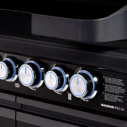 Rösle Gasgrill Magnum PRO G4-S - X-DEAL Inkl. Abdeckhaube, Gusseisen Grillplatte Und Drehspieß - Modell 2023 -Grill Mit Freu Geschaft Roesle Magnum Pro G4 S Drehregler 1