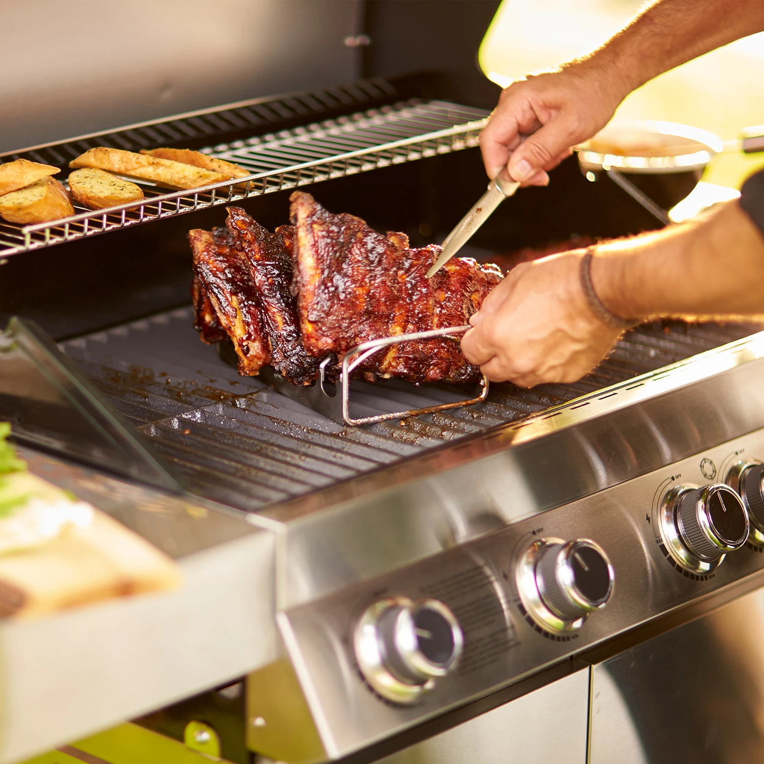 Rösle Gasgrill Videro G4 Edelstahl - Modell 2023 Inkl. Abdeckhaube 6 Rösle Gasgrill Videro G4 Edelstahl - Modell 2023 Inkl. Abdeckhaube – Bild 6