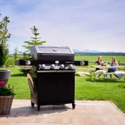 Rösle Gasgrill BBQ-Station Videro G4-S Vario+ Nero Schwarz - Modell 2023 - X-DEAL Inkl. Abdeckhaube 24 Rösle Gasgrill BBQ-Station Videro G4-S Vario+ Nero Schwarz - Modell 2023 - X-DEAL Inkl. Abdeckhaube -Grill Mit Freu Geschaft Roesle Videro G4 S Vario NERO matt schwarz Vario Halter