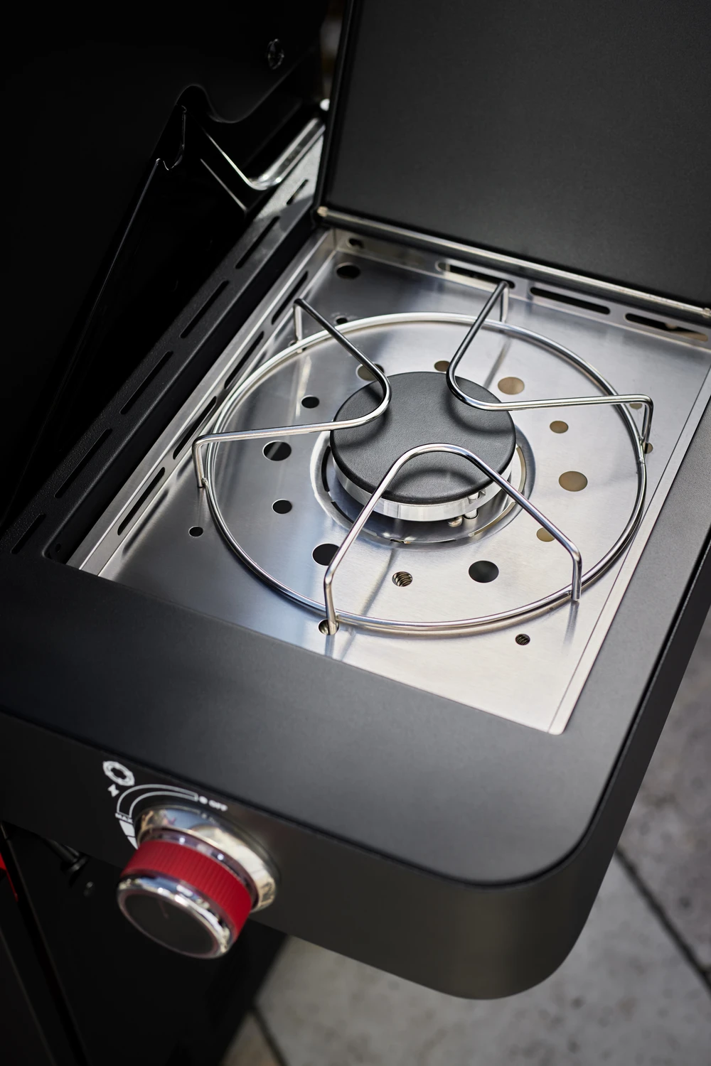 Rösle Videro G2-S VARIO+ Schwarz Gasgrill - FC Bayern Edition - Inkl. FC Bayern Abdeckhaube Und Grillbürste 14 Rösle Videro G2-S VARIO+ Schwarz Gasgrill - FC Bayern Edition - Inkl. FC Bayern Abdeckhaube Und Grillbürste – Bild 14