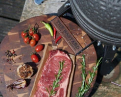 The Bastard Keramikgrill Urban Small - Schwarz Matt - Modell 2023 -Grill Mit Freu Geschaft The Bastard Urban Small Keramikgrill Deckelgriff