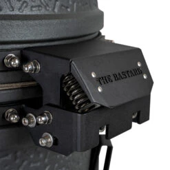 The Bastard Keramikgrill VX Medium - Complete - Schwarz Matt - Modell 2023 -Grill Mit Freu Geschaft The Bastard VX Medium Detail Deckelschanier