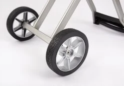 Napoleon TravelQ PRO285 Kompakt Gasgrill Schwarz Mit Klappbarem Wagen - Modell 2023 12 Napoleon TravelQ PRO285 Kompakt Gasgrill Schwarz Mit Klappbarem Wagen - Modell 2023 -Grill Mit Freu Geschaft napoleon travelq pro285x unterwagen raeder